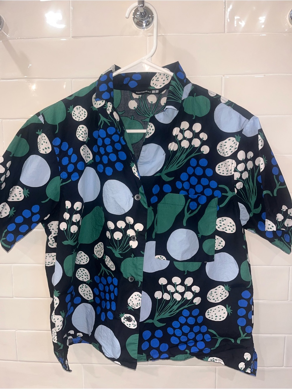RARE Uniqlo x Marimekko Limited Edition Fruit Print Button-Up Shirt Sz XS - Picture 2 of 9